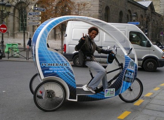 Il Ciclo-taxi, un nuovo modo per scoprire la “ville lumière”