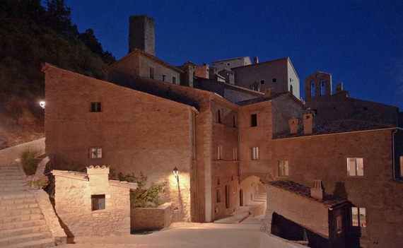 Castello di Postignano: la rinascita di un borgo