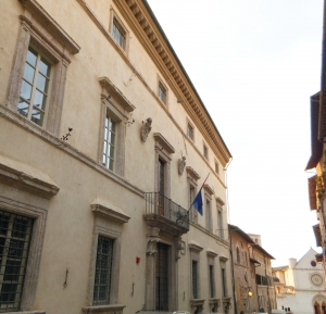 Assisi, Palazzo Bernabei-Sperelli e Fiumi-Roncalli