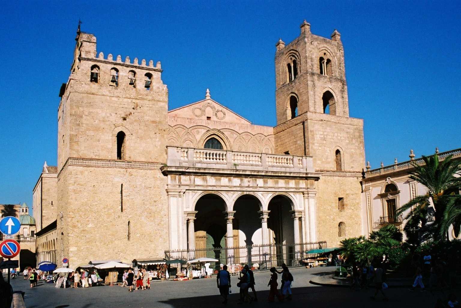 Il duomo di Monreale: una cattedrale patrimonio Unesco nota per i suoi mosaici e intarsi