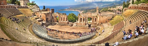 Taormina, un suggestivo e unico scenario decantato da storici autori