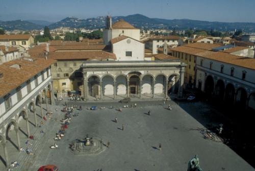 L’armonia rinascimentale espressa nella piazza della SS. Annunziata a Firenze