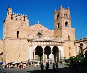 Il duomo di Monreale: una cattedrale patrimonio Unesco nota per i suoi mosaici e intarsi