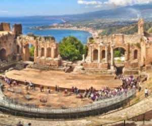 Taormina, un suggestivo e unico scenario decantato da storici autori
